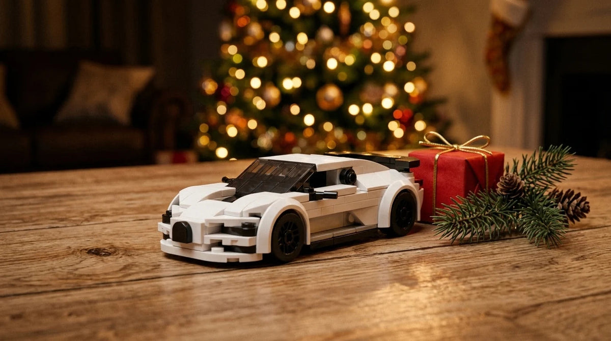 Deportivo blanco — junto al árbol de Navidad